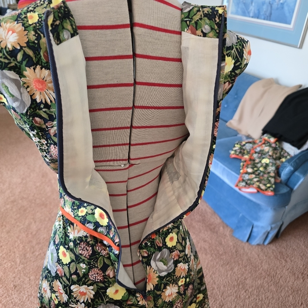 1970s Vintage Tailor Made Floral Print Jacket & Dress with Orange Accents​​ - Picture 11 of 12